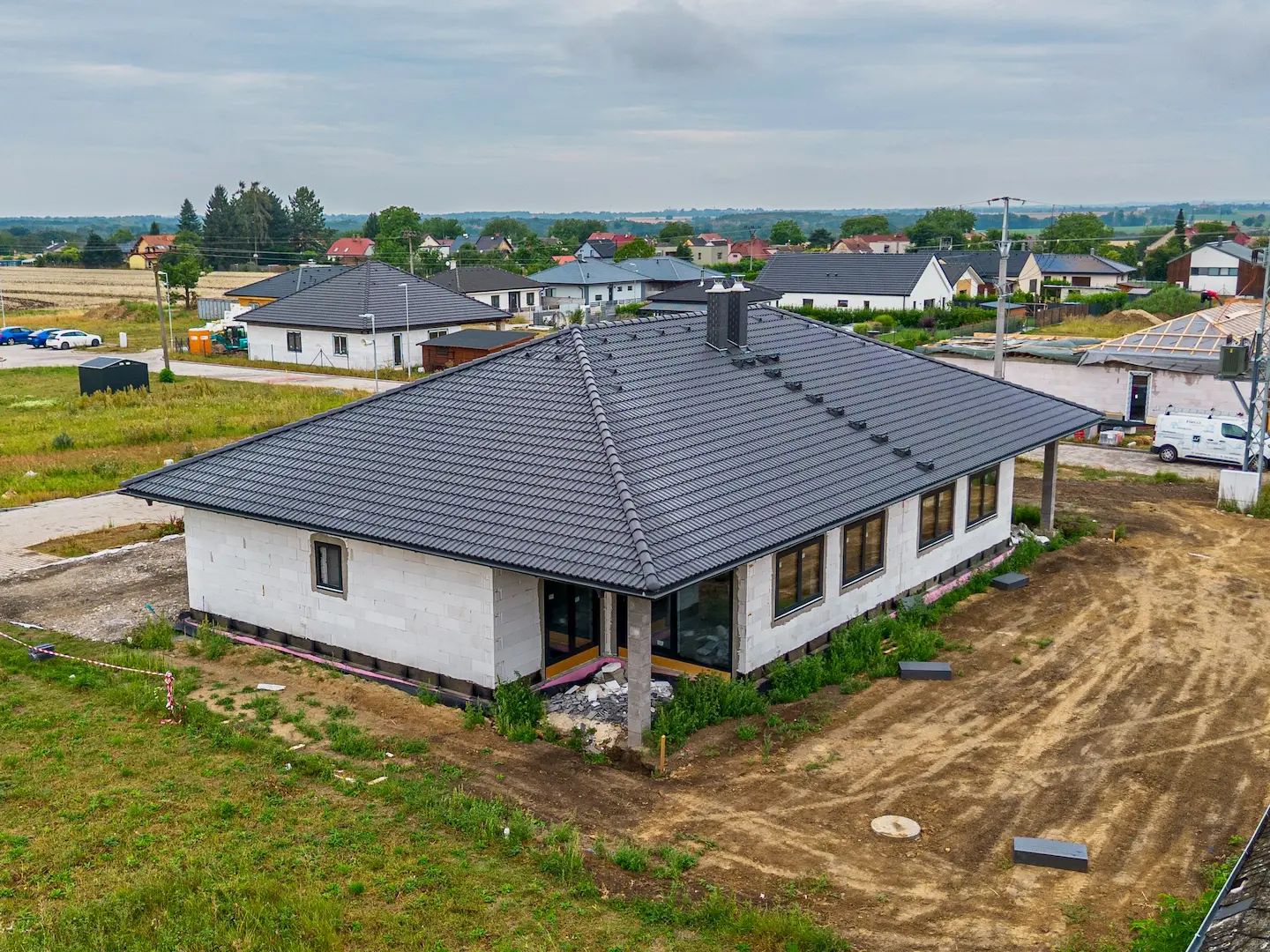 Hrubá stavba - pohled zezadu na roh