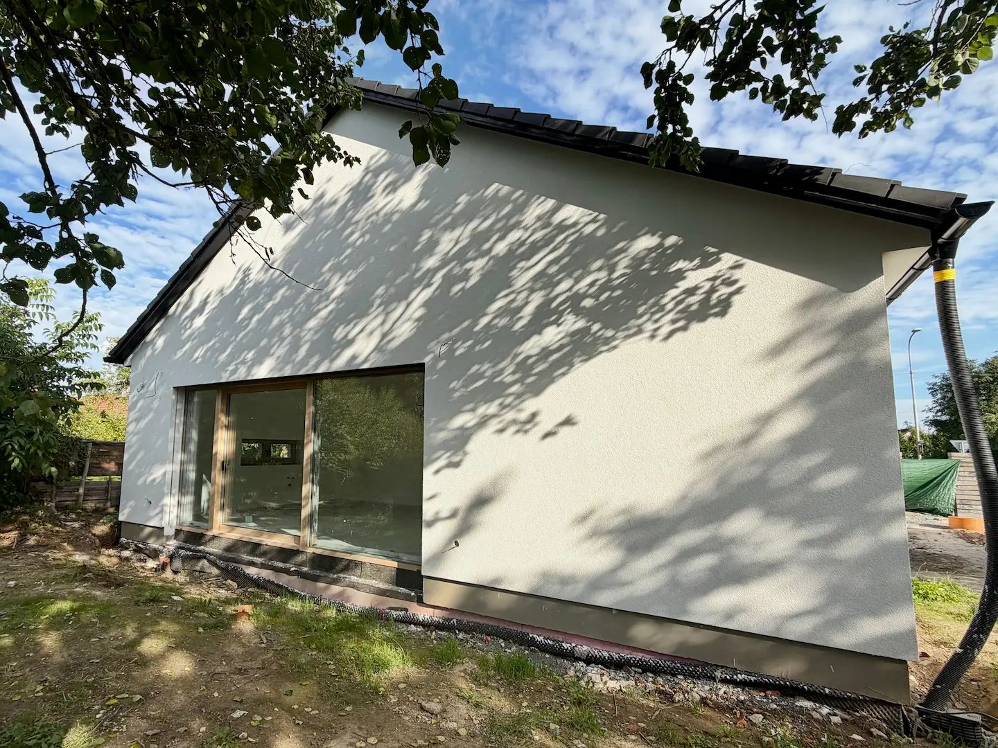 Hotová stavba - pohled na bok