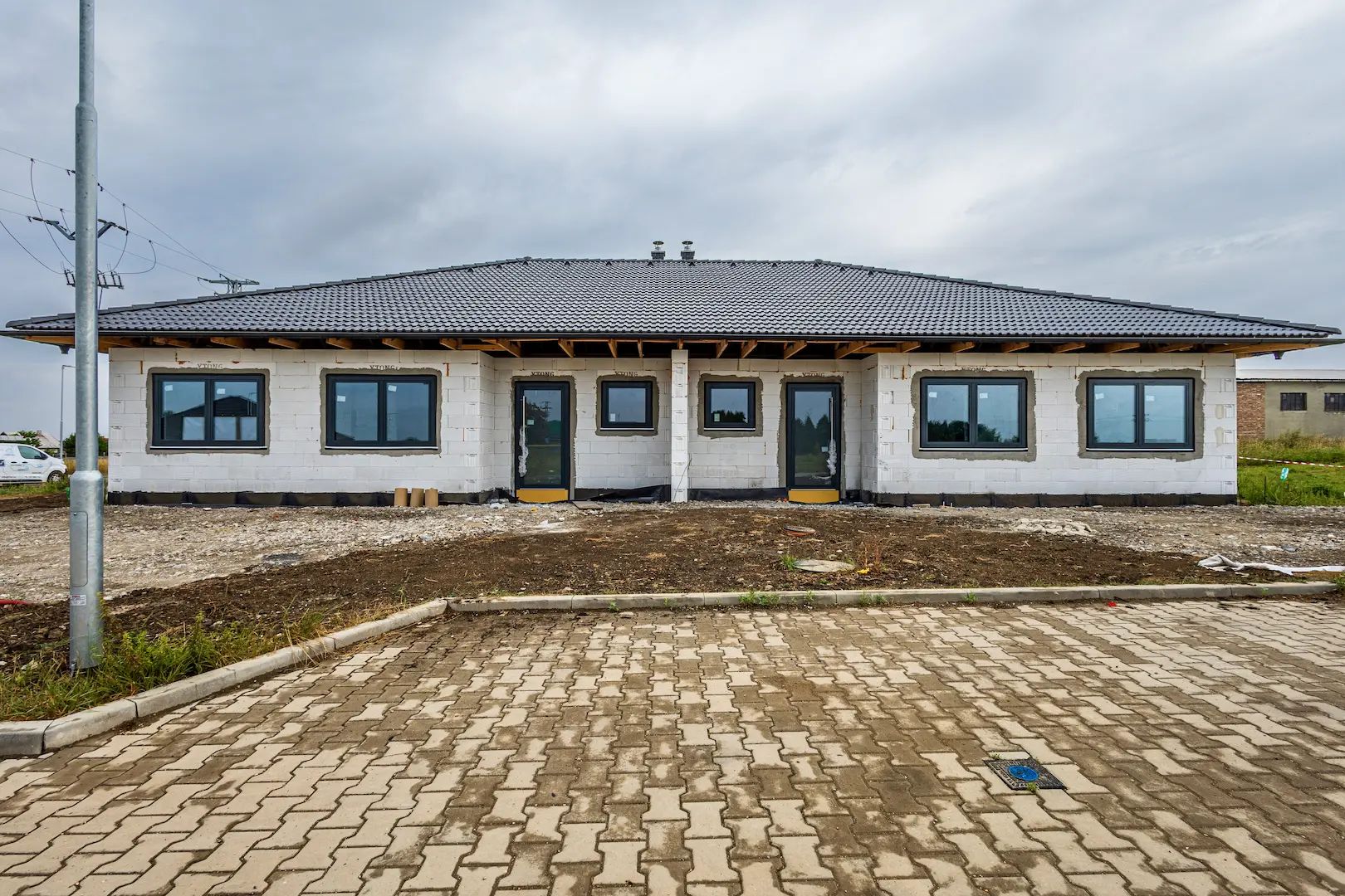 Hrubá stavba - pohled zepředu