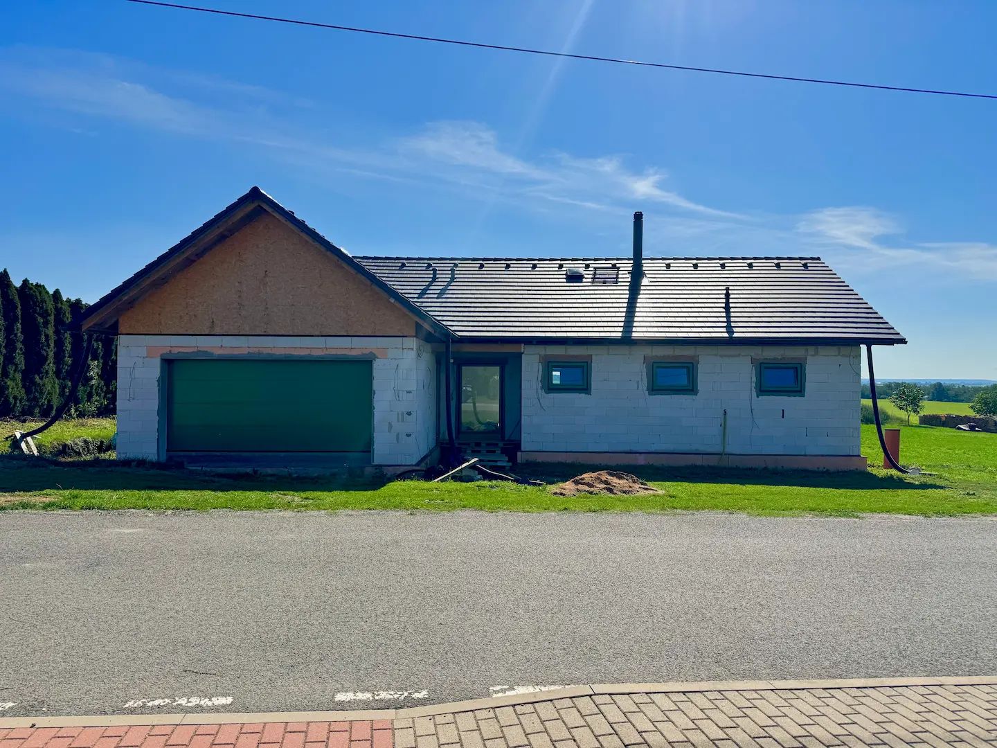 Bungalov, Chrást